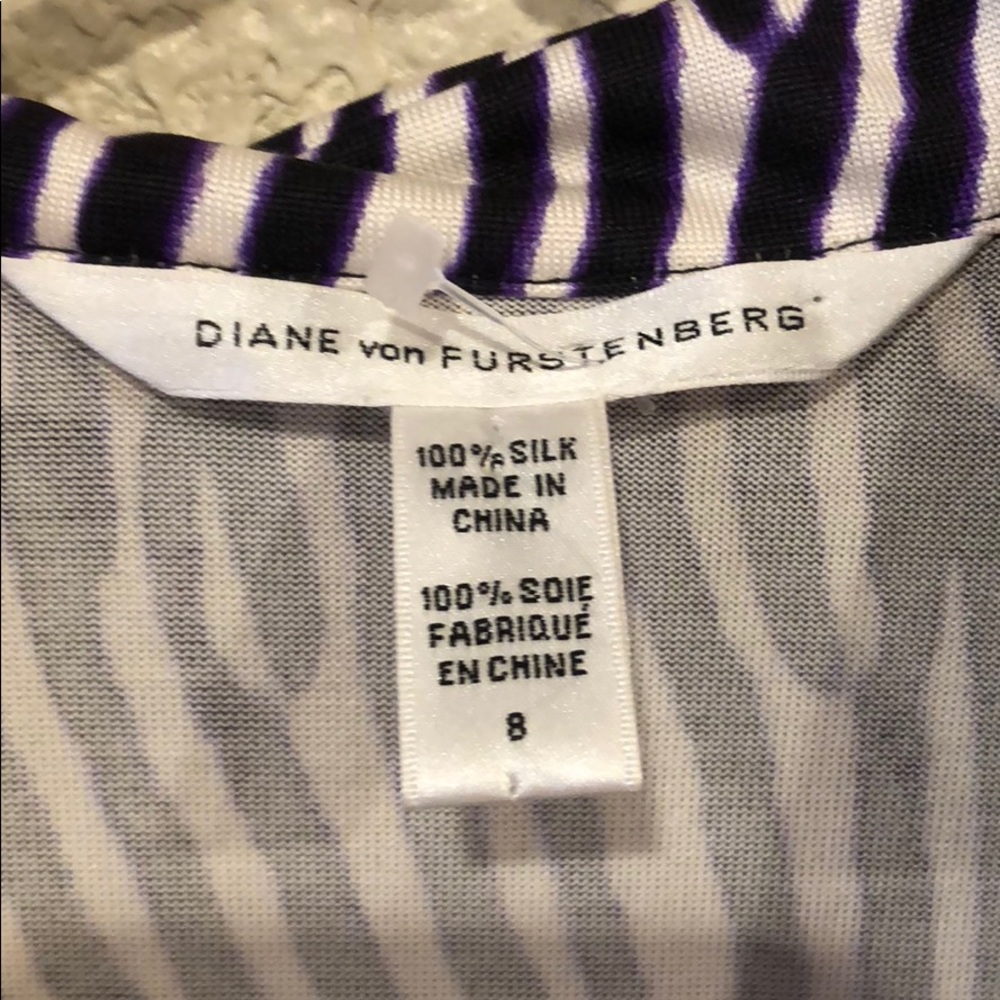 {Diane Von Furstenberg} - Size 8 - Silk Wrap Top - Picture 2 of 6